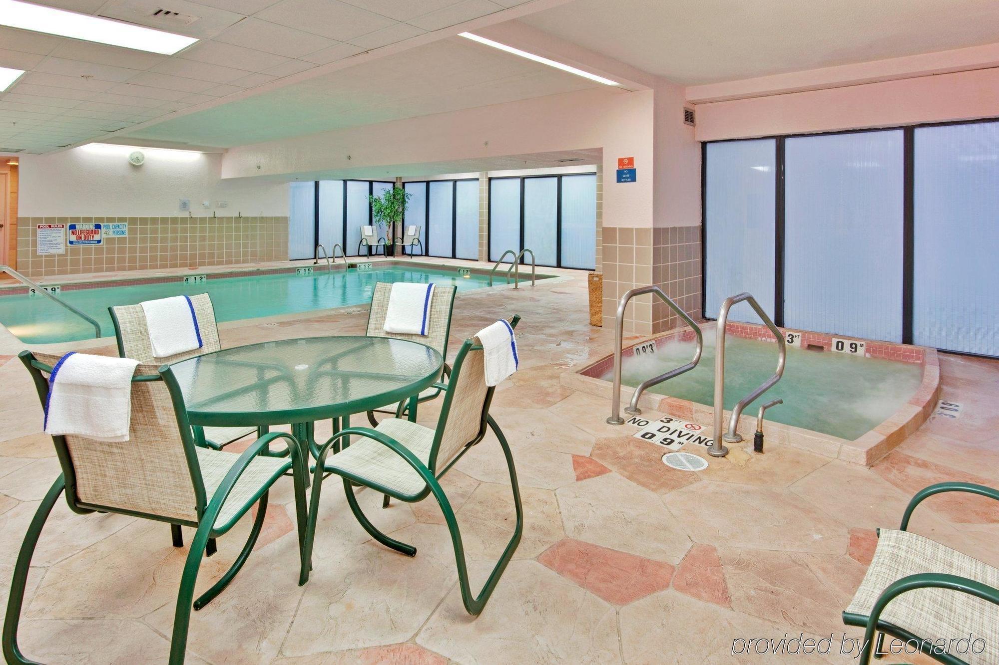 Holiday Inn Hotel & Suites Warren By Ihg Экстерьер фото