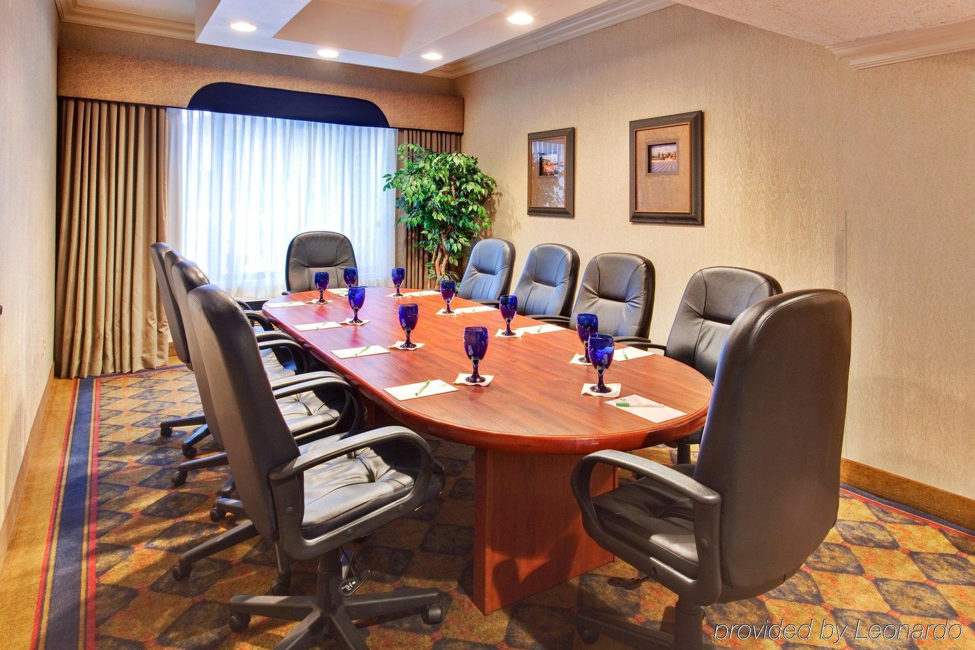 Holiday Inn Hotel & Suites Warren By Ihg Экстерьер фото